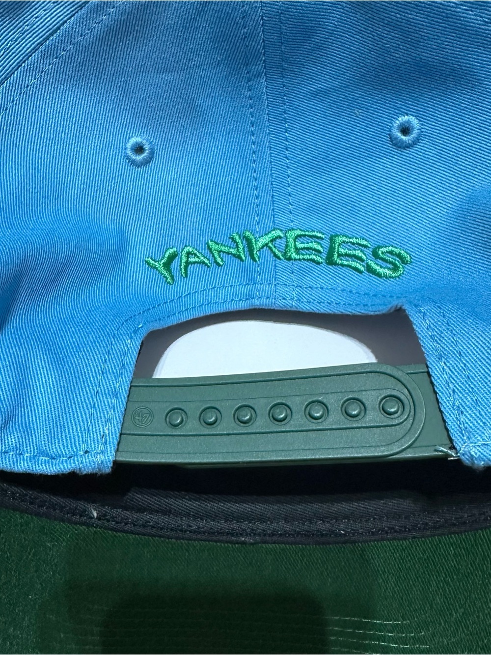 Urban Outfitters 47 Brand Hitch MLB New York Yankees Globe Logo Patch snap back - Picture 4 of 4